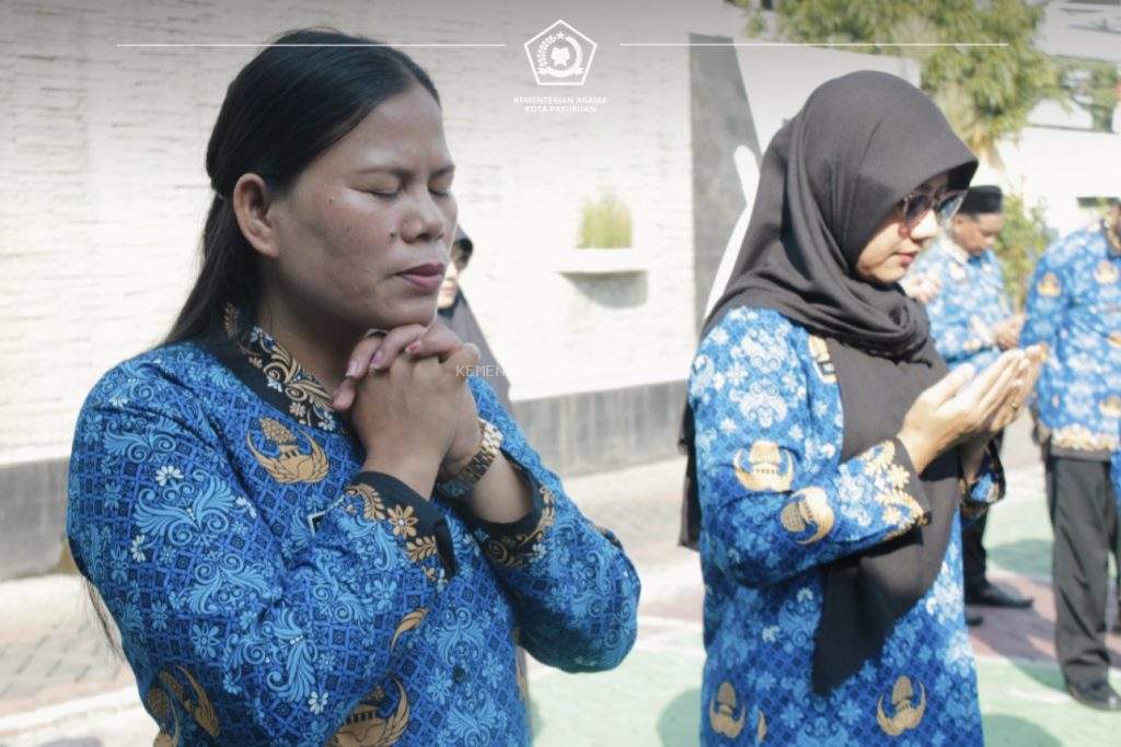 Pengabdian kepada Negara, Agama, dan Masyarakat