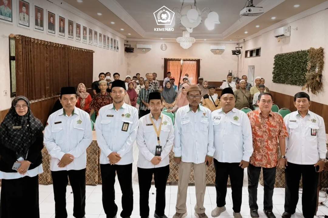 Kankemenag Kota Pasuruan Gelar Pembagian Sembako untuk Dhuafa dan Fakir Miskin dalam Rangka HAB Kemenag RI ke-80