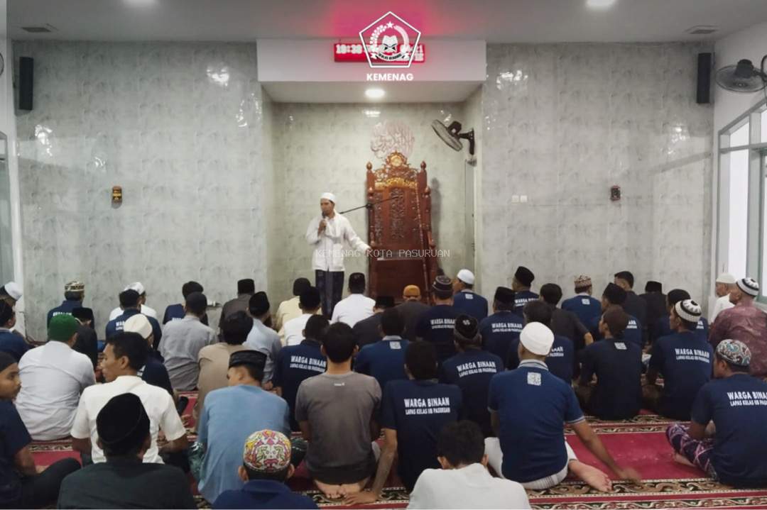 Kemenag Kota Pasuruan Hadir di Lapas Kelas II, Gaungkan 7 M Hak Istimewa Ramadhan dalam Tarawih dan Kultum